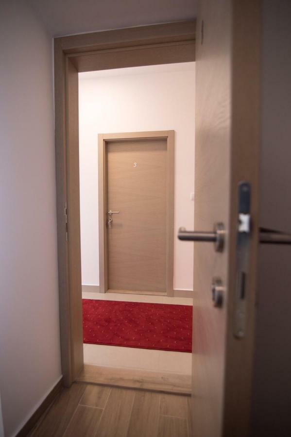 Apartmani Mg トレビニエ エクステリア 写真